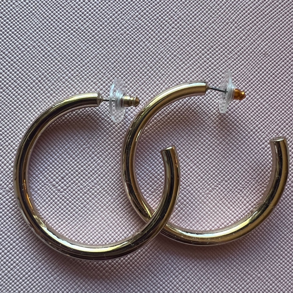 Elegant Gold Hoop Earrings